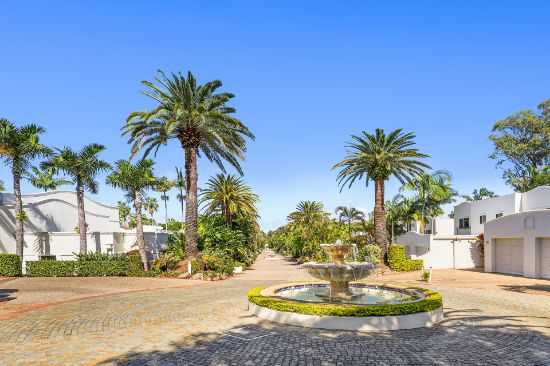 4/100 Cotlew Street, Southport, Qld 4215