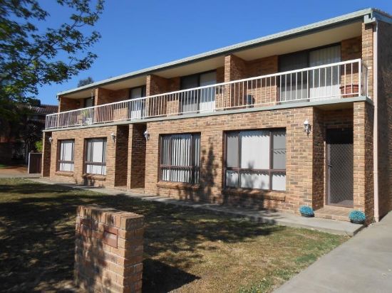 4/12 Illoura Street, Tamworth, NSW 2340