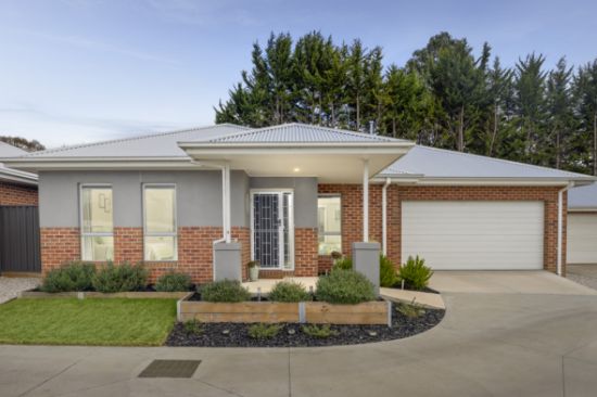 4/4 Gordon Crescent, Romsey, Vic 3434