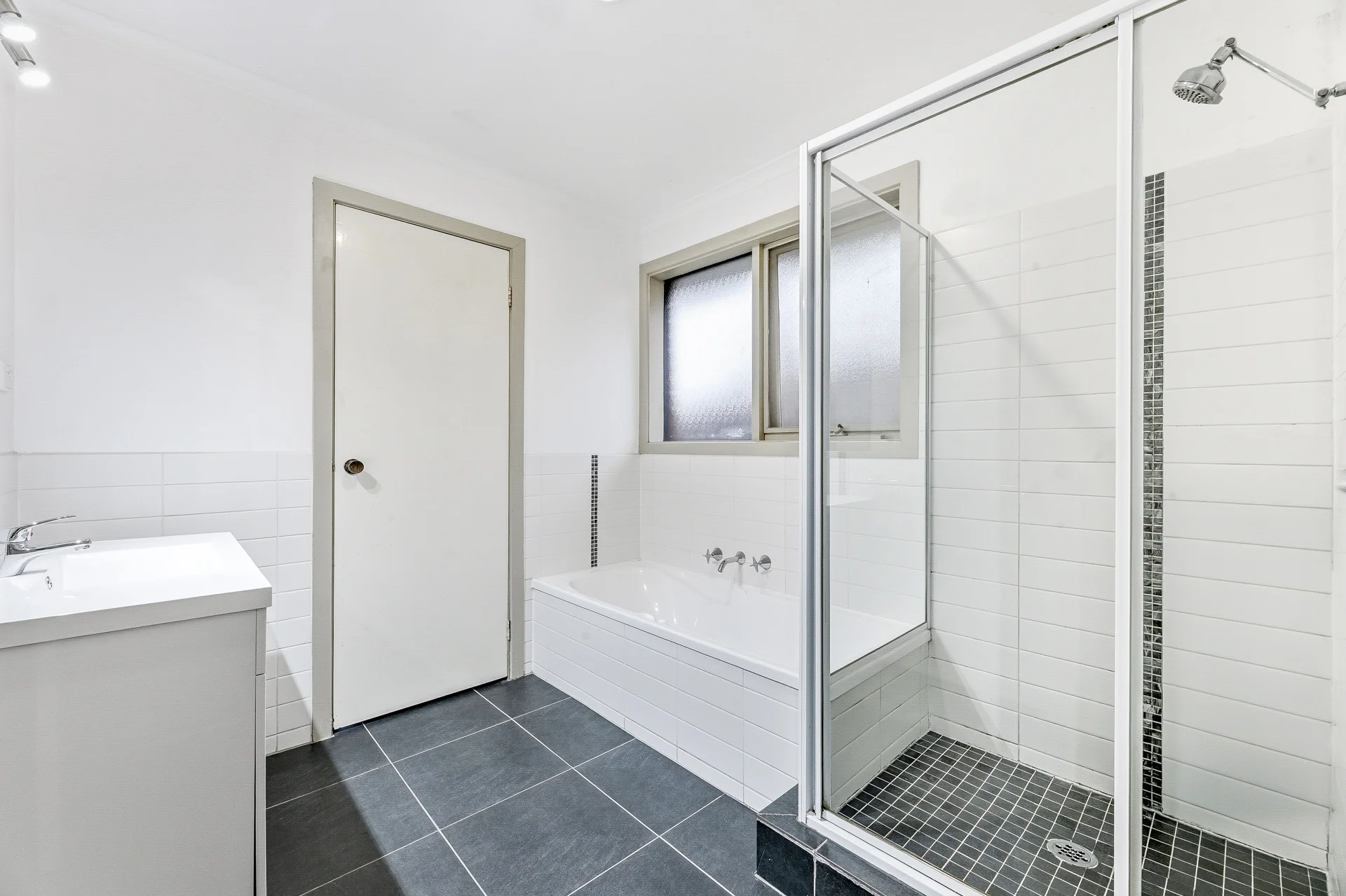 4 Oakwood Drive, Keysborough, Vic 3173