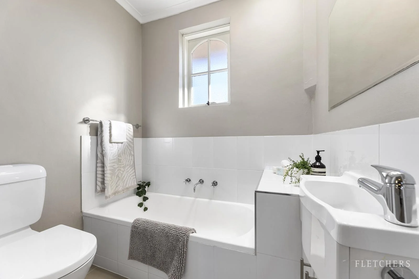 6/1-3 Glen Ebor Avenue, Blackburn, Vic 3130