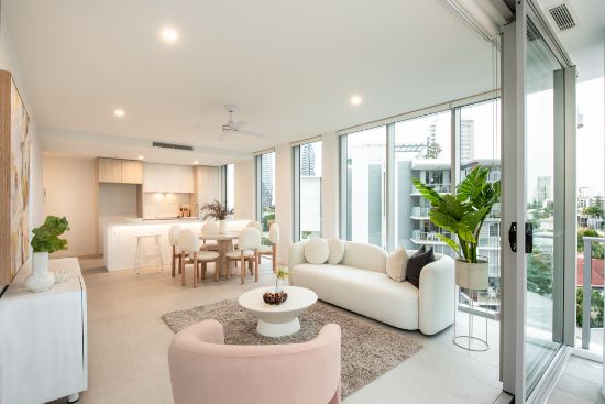 701/1 Cannes Avenue, Surfers Paradise, Qld 4217