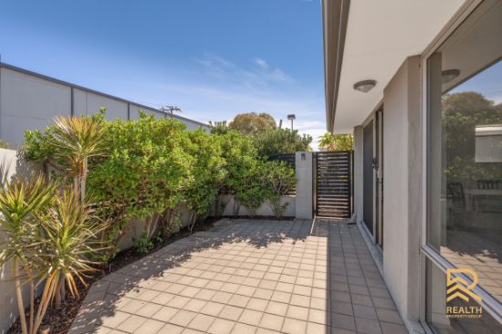 82 Railway Parade, Queens Park, WA 6107