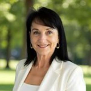 Roslyn Rudd - Real Estate Agent
