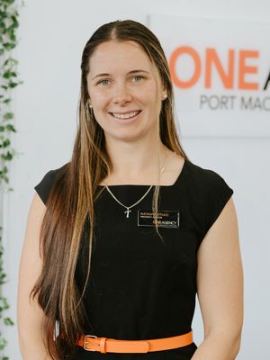 Natasha Dylko - Real Estate Agent