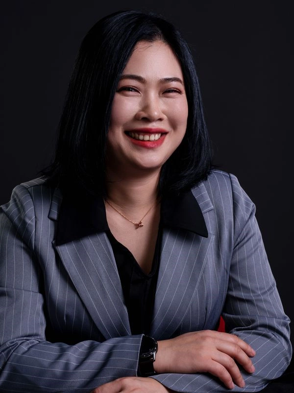 Timmie Wenqing Zhang Real Estate Agent