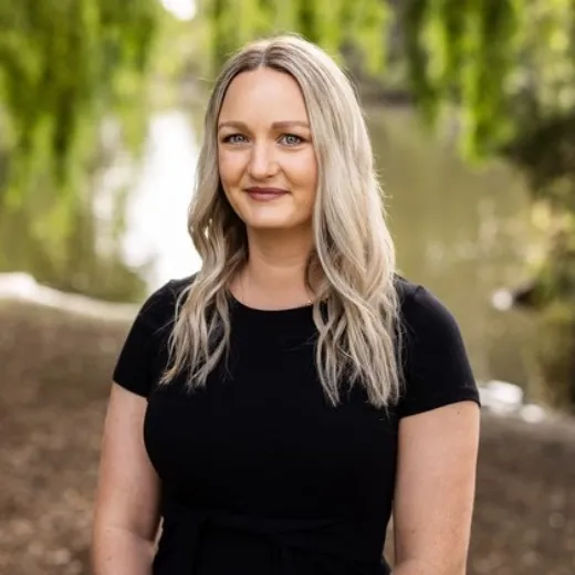 Zoe Mulquiney - Real Estate Agent at Raine & Horne - Nowra 