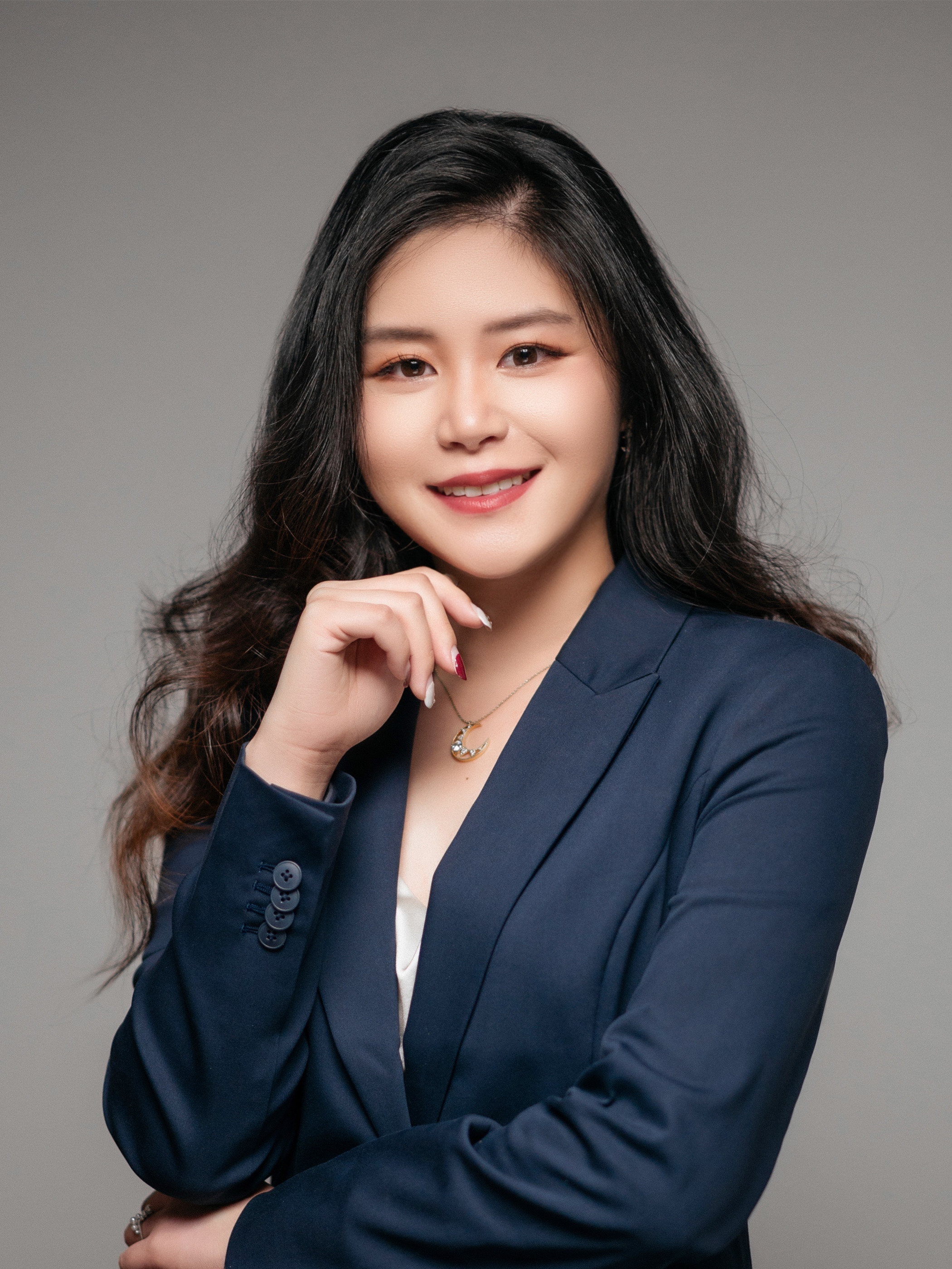Vicky Zhou Real Estate Agent