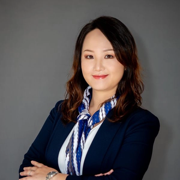 Winnie Weiying Zheng Real Estate Agent