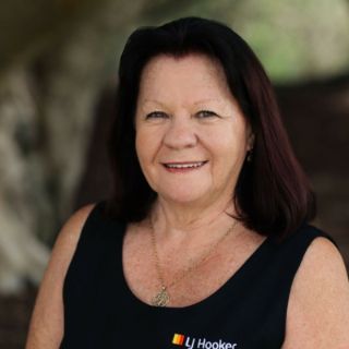 Vicki Brown - Real Estate Agent