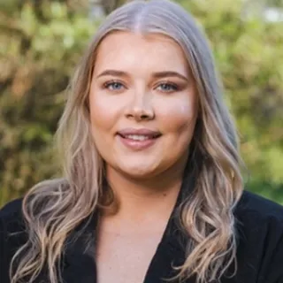 Sara McCrimmon - Real Estate Agent