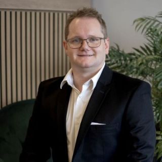 Tom Cross - Real Estate Agent