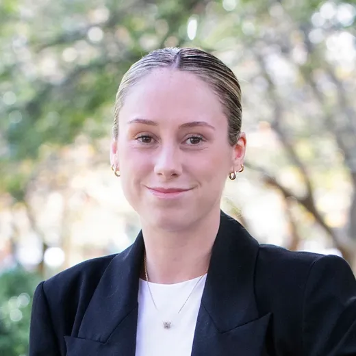 Izzie Arnold - Real Estate Agent at Ray White Park Coast East
