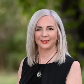 Vicki Deller - Real Estate Agent