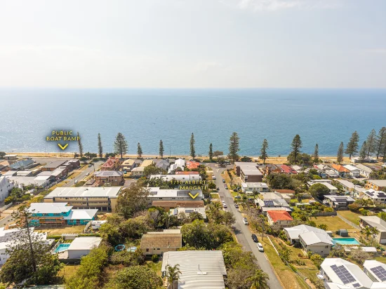 Coastal Charm Meets Modern Comfort - Updated Ground-Floor Unit Just 150m to Margate Beach