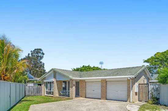 Charming Single-Level Duplex in a Prime Coastal Location
