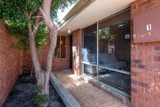 Street Front 3x1 Villa in Prime Location!