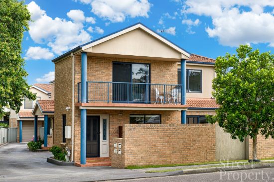 Low Maintenance, Light Filled Townhouse in Boutique Complex