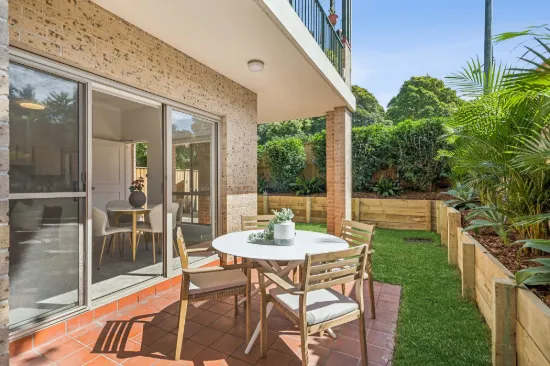 Sunlit garden apartment with expansive north-facing courtyard