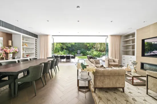 House-Like Garden Sanctuary in Exclusive Boutique Setting