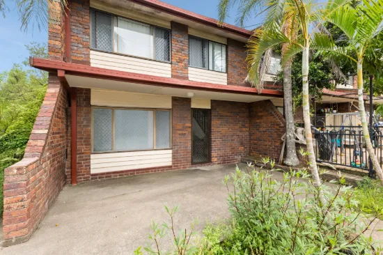 Comfortable townhouse with room to update