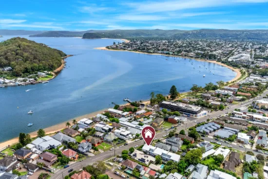 Contemporary Townhouse in Premier Beachside Location.