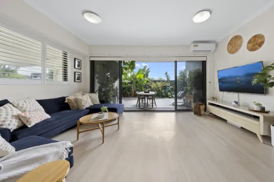 Oversized Apartment with Massive Courtyard in Prime Location, 163sqm