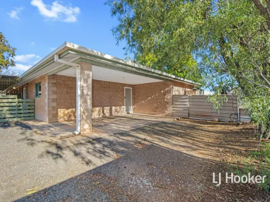 Neat as a pin- Ready to move in