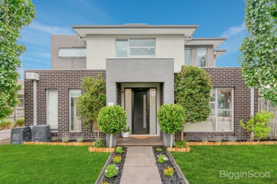 Modern, Centrally Located Front Townhouse - Stylish & Low-Maintenance Living