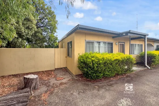 FRONT UNIT WITH PRIVATE COURTYARD
