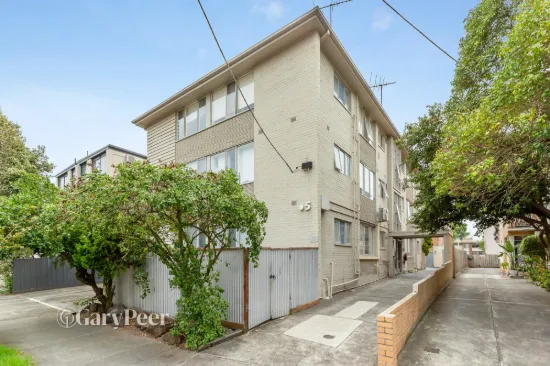 Stylish, spacious & superb courtyard appeal