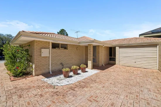 Front Villa - Huge Courtyard  No Strata Fees