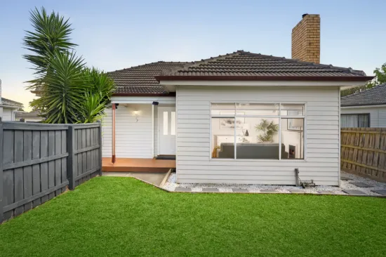 Stylish single level living meters from the park - no body corporate