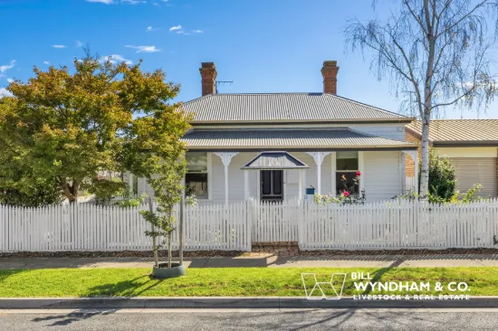 Victorian Cottage in Prime Location