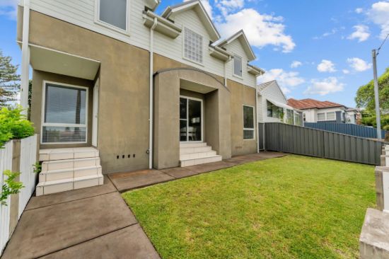 Light-Filled, Spacious Stylish Townhouse with Front Garden