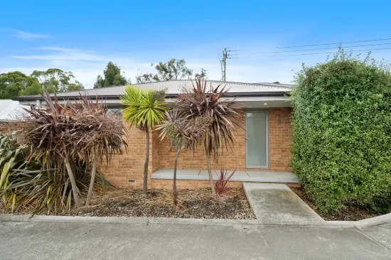 Freestanding & private — a smart unit opportunity