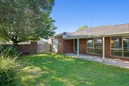 SUPER CONVENIENT THREE BEDROOM TOWNHOUSE 