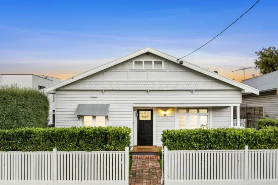 Stylish Californian Living in the Heart of Newtown