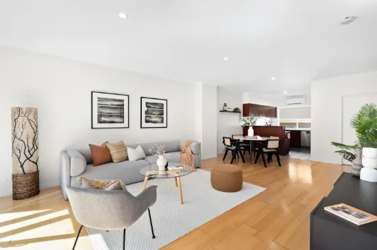 Light-filled living in a prime location
