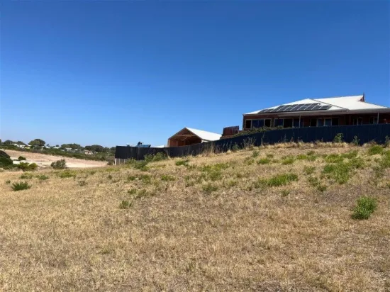 Prime 1,165m² R40 Land - Build Your Dream Home with Stunning Views