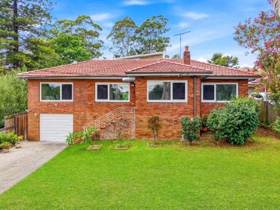 Charming Family Home on a Quiet Tree-Lined Cul-De-Sac - Close Proximity to Local Prestigious Schooling
