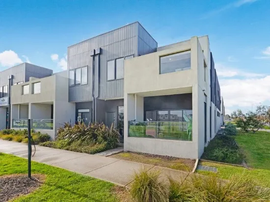 Flawless, Low- Maintenance Perfection in Lifestyle Locale