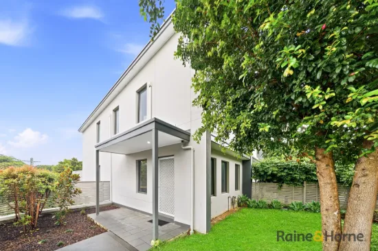 Perfect Location 3-bed Townhouse with Large Terrace