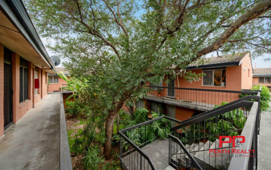 Ground Floor 2-Bedroom Apartment in Amaroo Gardens - Walk to Train, Cafés & River