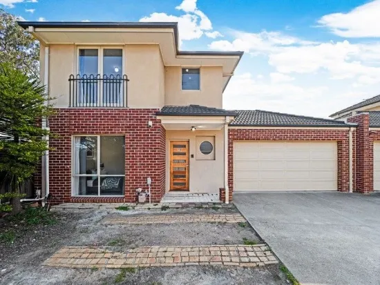 **VENDOR SAYS SELL ** 16SQ OF OPEN PLAN LIVING + STUDY NOOK ! LOTS OF NATURAL LIGHT & READY TO MOVE IN BEFORE XMAS!