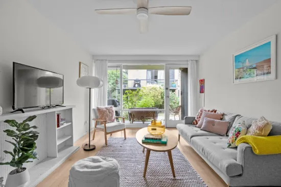 Oversized Ground Floor Apartment with Sunlit Terrace