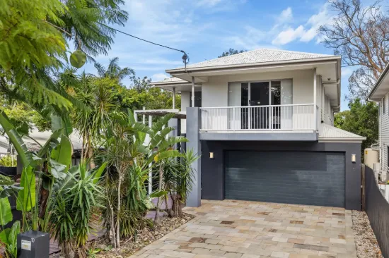 STYLISH FAMILY LIVING WITH POOL, MULTIPLE LIVING ZONES & WALK-TO-STATION CONVENIENCE