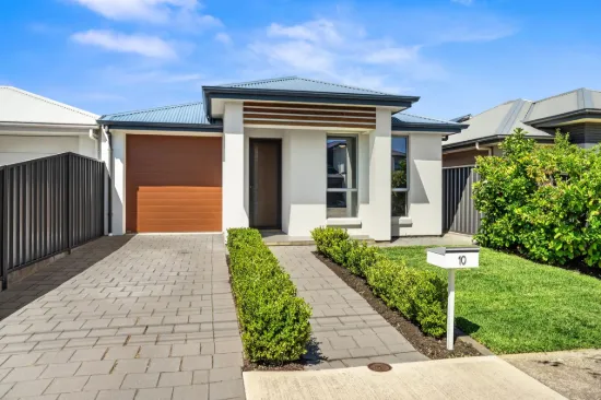 Spacious, Light-Filled Living in a Prime Warradale Location