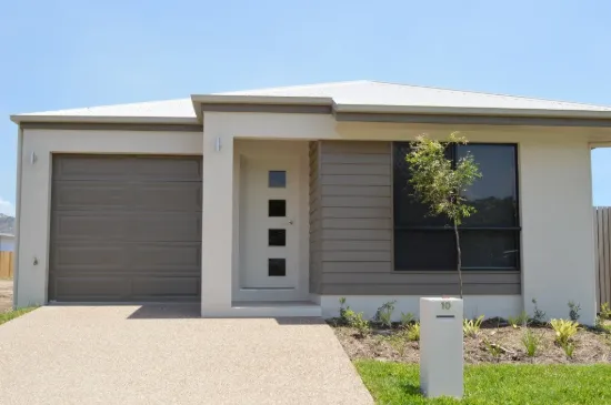 A CUTIE - MODERN COTTAGE STYLE.