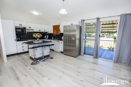 🏡 10 Morotai Street – Renovated Family Living with Stunning Poolside Entertaining